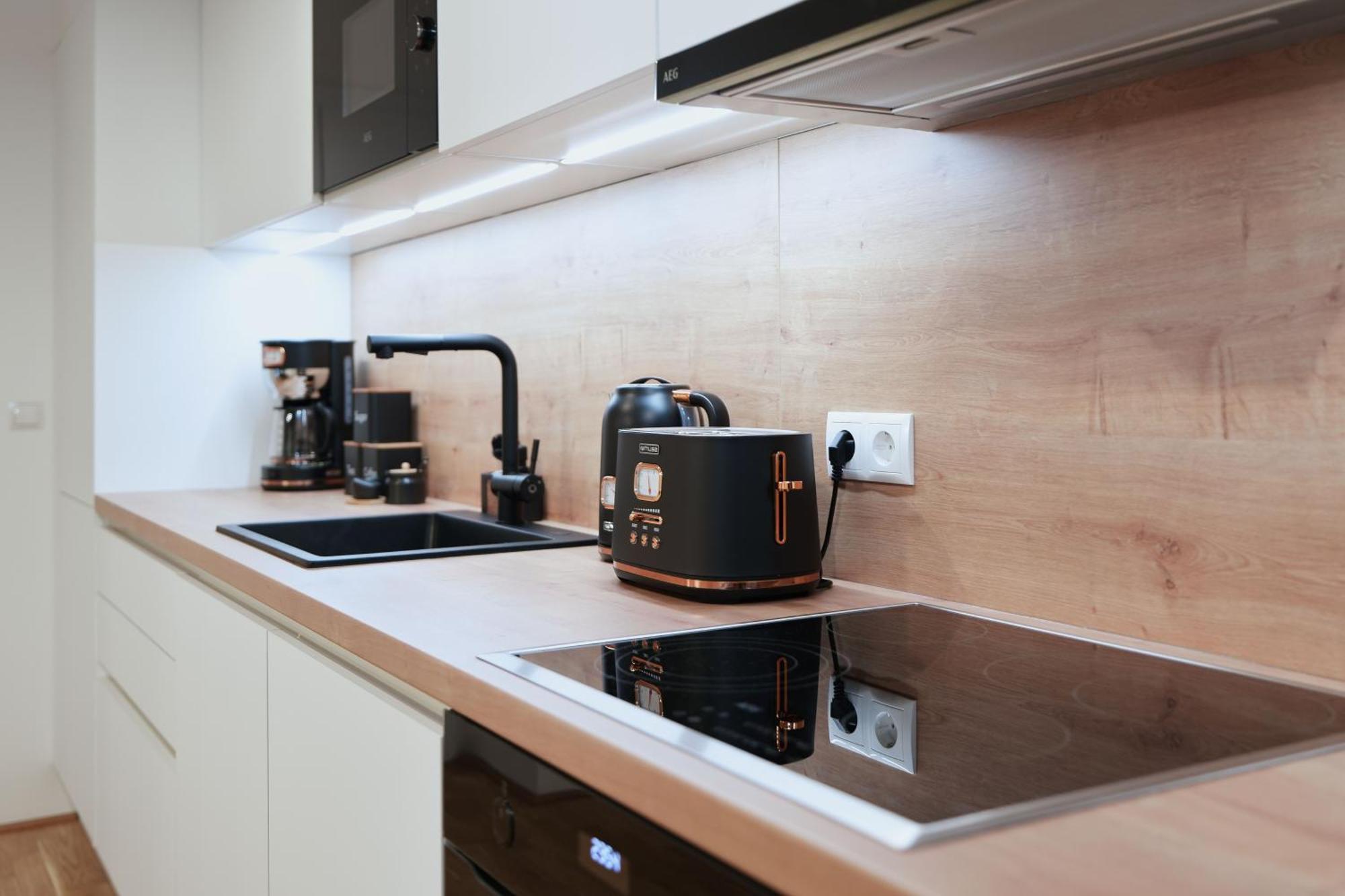 Stay In Style At Carl'S Design Residences - Modern Design Meets Green Comfort L Parking & Perfect Connection To City Center 维也纳 外观 照片